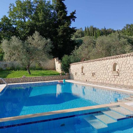 Pool Villa Grigoris Aspiotades Bagian luar foto