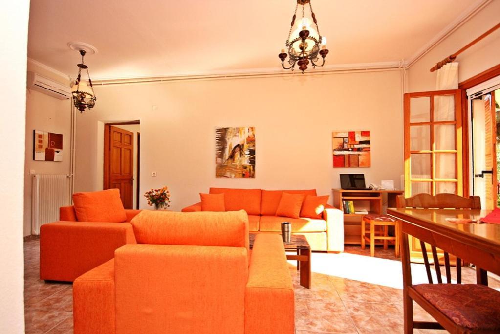 Pool Villa Grigoris Aspiotades Bagian luar foto