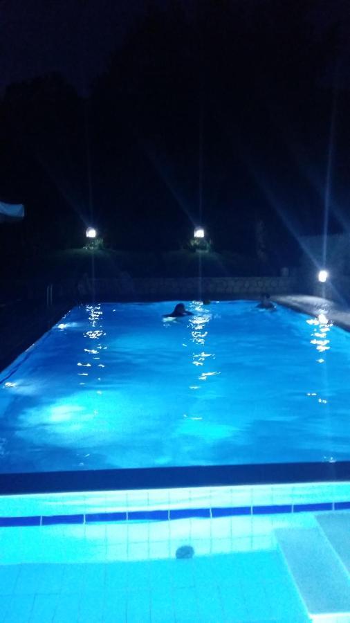 Pool Villa Grigoris Aspiotades Bagian luar foto