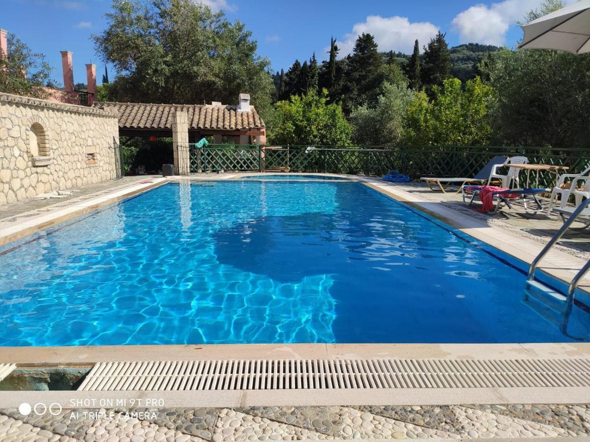Pool Villa Grigoris Aspiotades Bagian luar foto