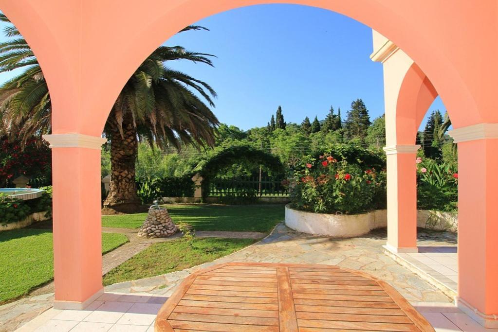 Pool Villa Grigoris Aspiotades Bagian luar foto