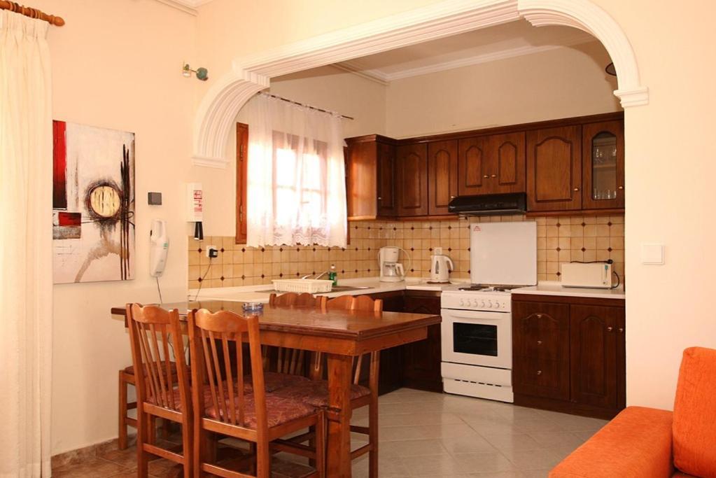 Pool Villa Grigoris Aspiotades Bagian luar foto