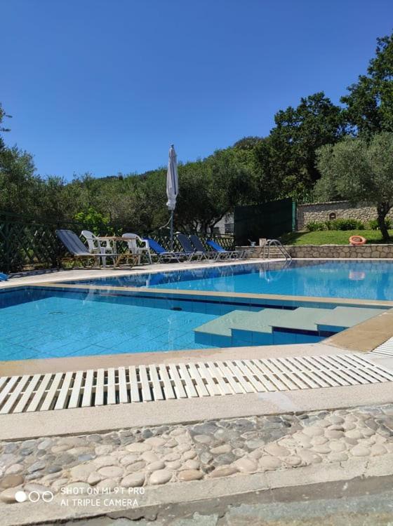 Pool Villa Grigoris Aspiotades Bagian luar foto