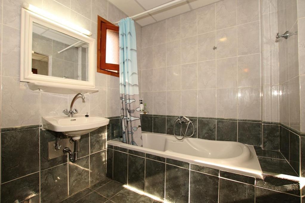 Pool Villa Grigoris Aspiotades Bagian luar foto