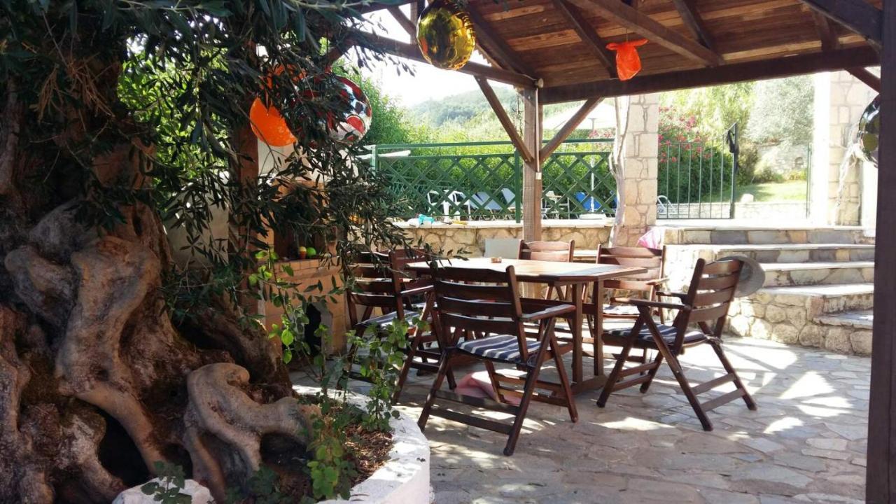 Pool Villa Grigoris Aspiotades Bagian luar foto