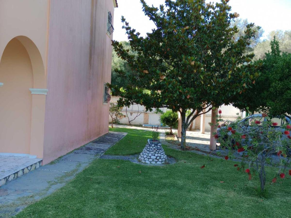 Pool Villa Grigoris Aspiotades Bagian luar foto