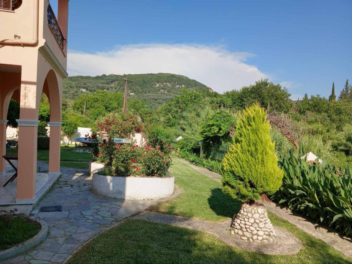 Pool Villa Grigoris Aspiotades Bagian luar foto