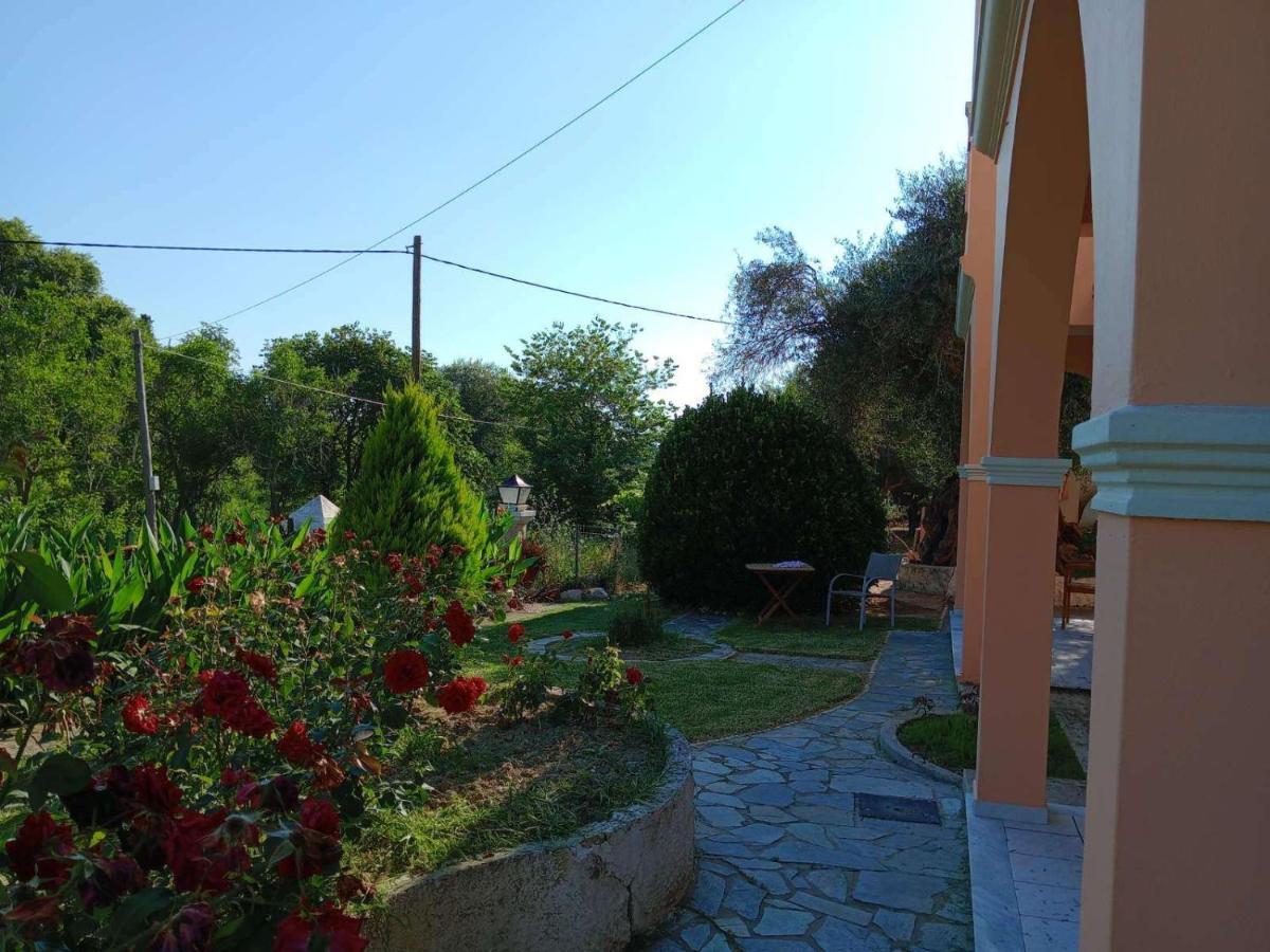 Pool Villa Grigoris Aspiotades Bagian luar foto
