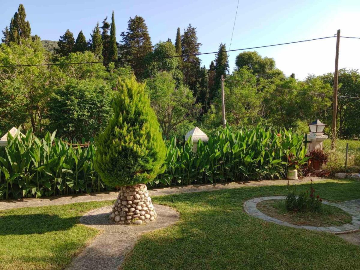 Pool Villa Grigoris Aspiotades Bagian luar foto