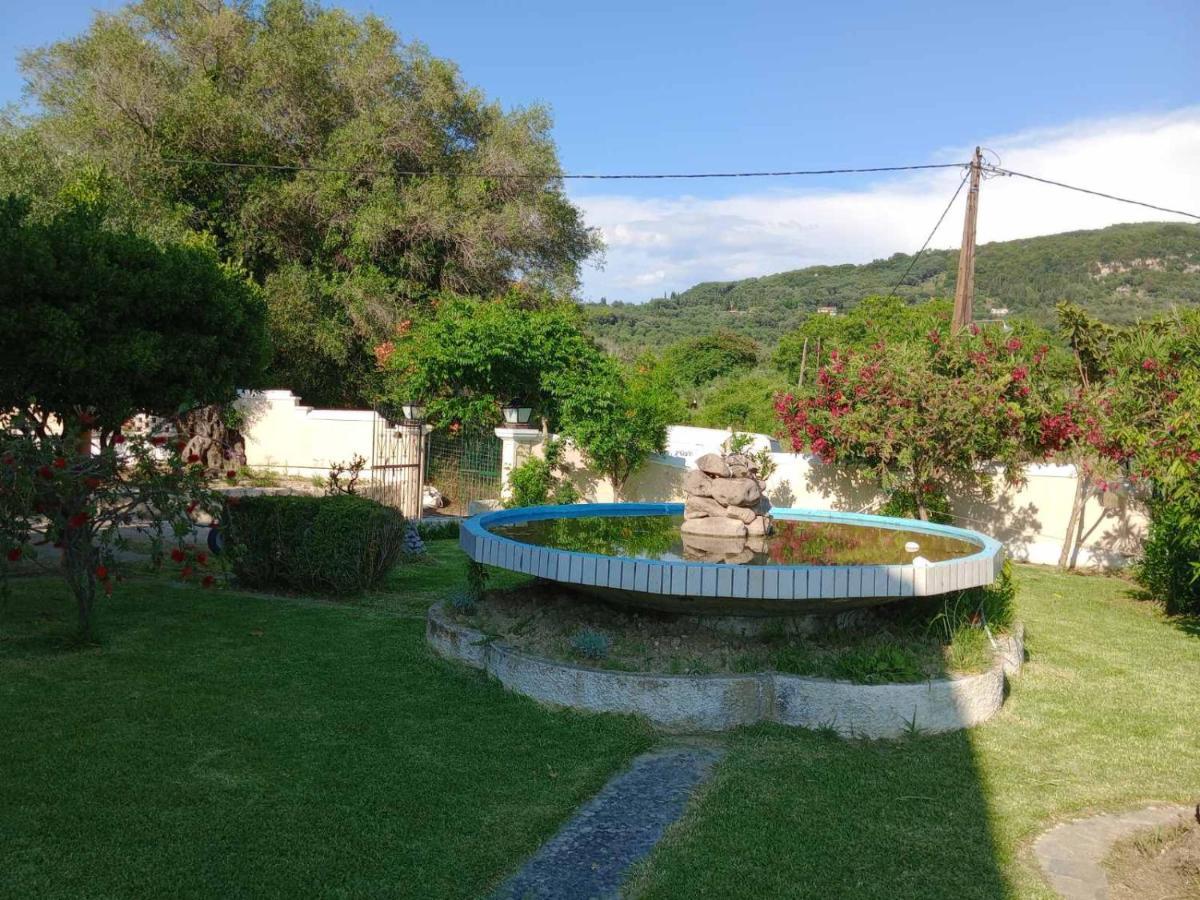 Pool Villa Grigoris Aspiotades Bagian luar foto