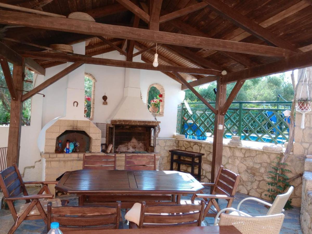 Pool Villa Grigoris Aspiotades Bagian luar foto