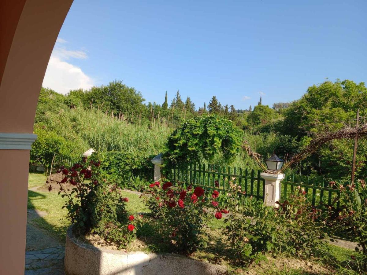 Pool Villa Grigoris Aspiotades Bagian luar foto