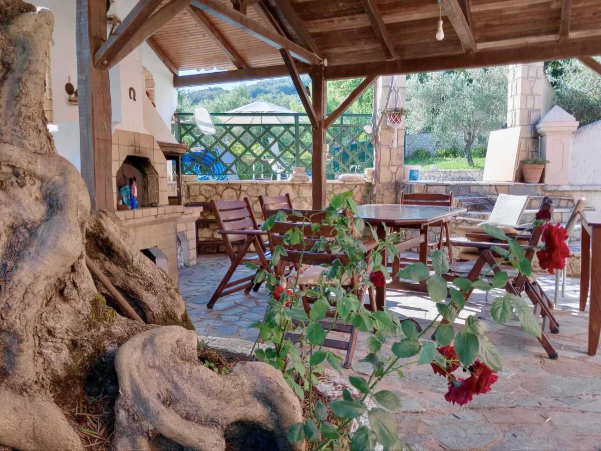 Pool Villa Grigoris Aspiotades Bagian luar foto
